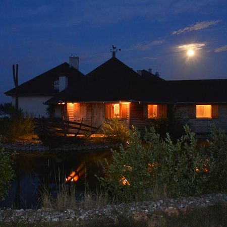 Lila Akac Vendeghaz Hotel Dabrony Buitenkant foto